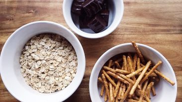 Minty-chocolate Oat & Pretzel Bars